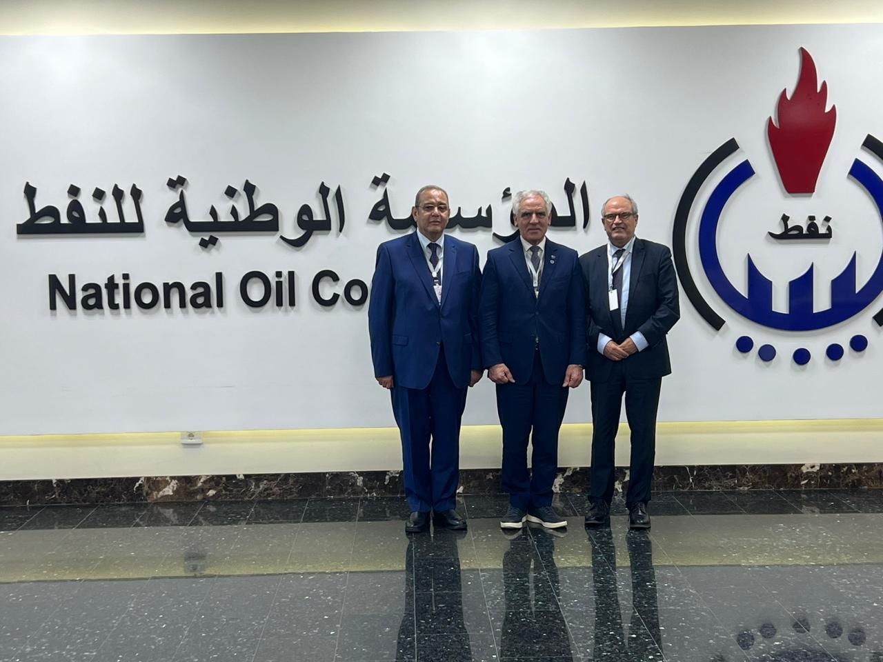 رئيس منظمة الاعراف  يلتقي بمسؤولين عن المؤسسة الوطنية للنفط لليبيا